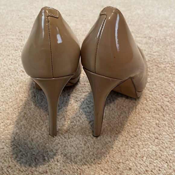 Vince Camuto shiny high heel pumps - Picture 4 of 13